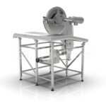Circular saw for rough cutting of pigs in horizontal position